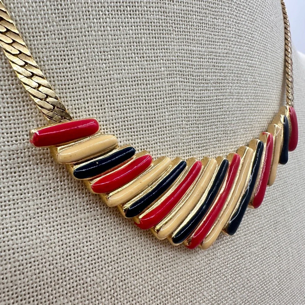 Vintage Y2K Gold Tone Enamel Herringbone Necklace - Classic Women's Jewelry